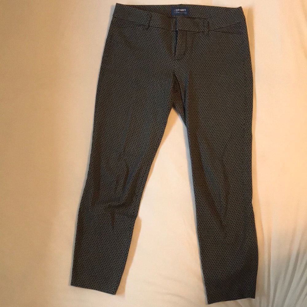 Old Navy Pixie crop pants size 6